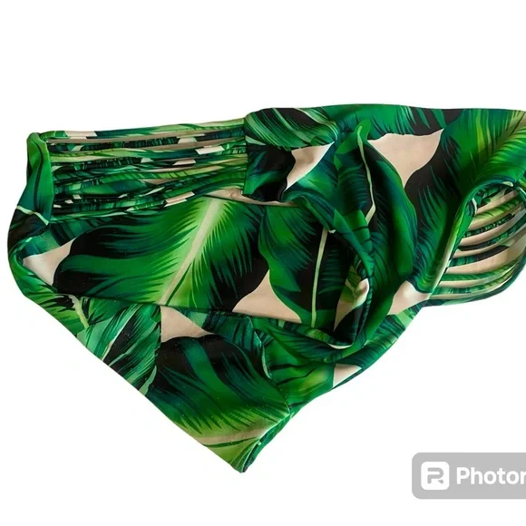 Cupshe Tropical Leaves Tank Bikini
Two Piece Green/Black - Picture 3 of 8